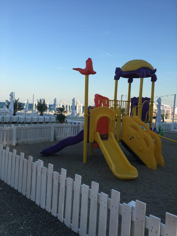 Arthemis Apartment Mamaia Exterior foto